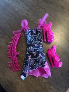 Monster High  Draculaura Frights Camera Action Dress Shoes and Belt - Picture 1 of 2