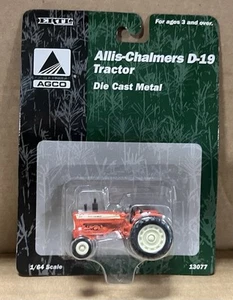 ERTL Allis Chalmers D-19 Tractor On Green Card 1/64 NIP - Picture 1 of 2