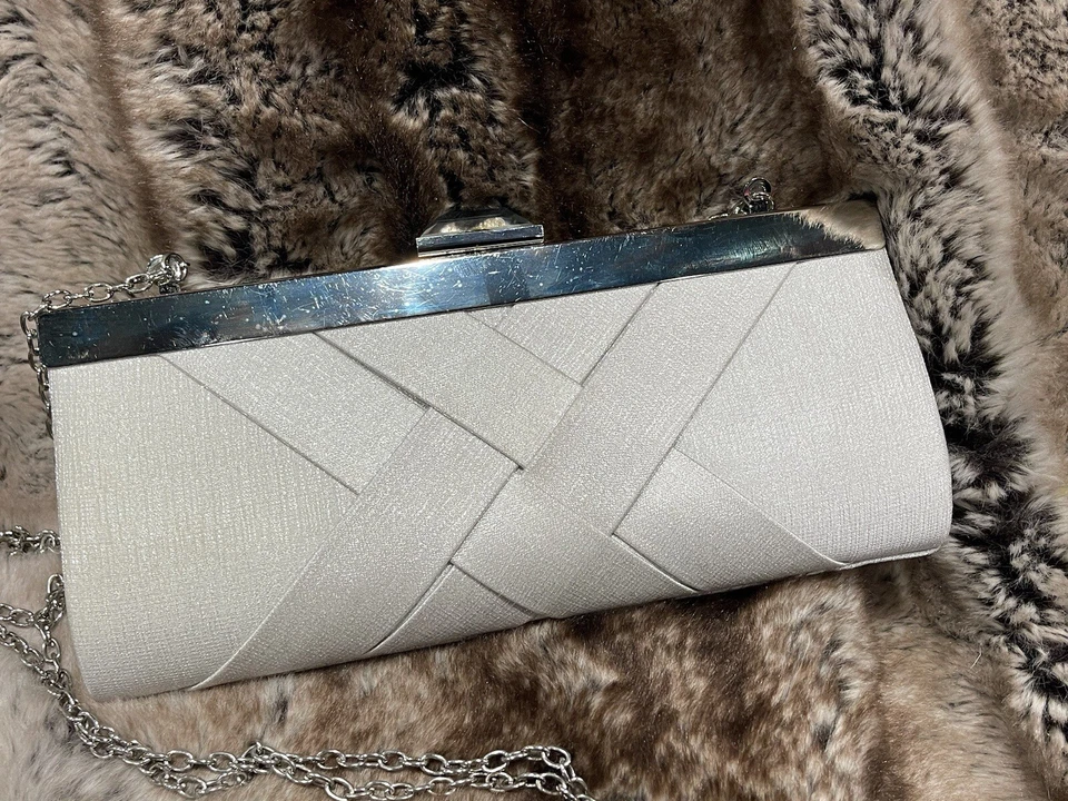 Bolso sin asas / bandolera elegante formal para novia David - plata satinada - ¡Nuevo! Foto 1 de 4