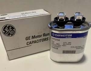 Condensador de funcionamiento del motor de CA 4 uF - 370 VAC - 50 / 60 Hz - 6% - Terminales de 1/4" 97F5704 - Imagen 1 de 3