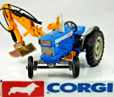 Corgi 76 FORD 5000 Super Major Tractor w/ SIDE MOUNTED Hydraulic SHOVEL SCOOP - Image 1 of 4