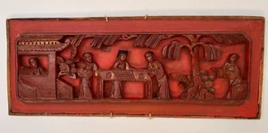Ancienne plaque murale chinoise panneau bois sculpté relief profond - 5 érudits rouge et doré - Photo 1/19