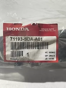 Genuine OEM Honda 71193-SDA-A01 Passenger RH Front Bumper Spacer 2003-07 Accord - Bild 1 von 1
