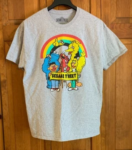 Camiseta gris doble cara manga corta calle sésamo para hombre etiqueta talla XL - Imagen 1 de 5