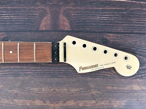 FERNANDES FST Stratocaster collo palissandro bianco anni 80 made in Japan - Foto 1 di 15