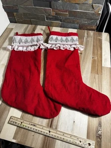 Medias de Navidad rojas caladas a mano raras de colección con bordes con volantes árboles - Imagen 1 de 4