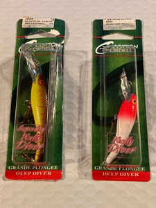 2 Cotton Cordell Wally Diver Crankbaits - Yellow Brown Tiger & White/Redhead *Neu - Bild 1 von 6