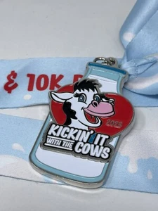 Kickin It With The Cows Finisher Medal Enamel 5k 10k Race Wrightstown Wisconsin - Picture 1 of 4