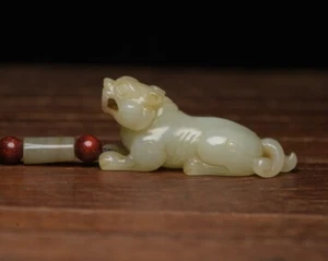 Exquisite Hetian Jade Nephrite Hand-carved Zodiac Tiger Statue YuPei Pendant - Picture 1 of 9