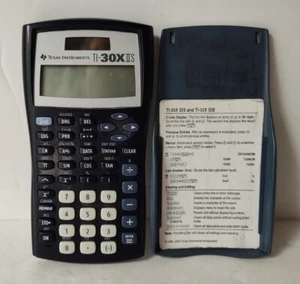 Texas Instruments TI-30X IIS wissenschaftlicher Taschenrechner mit Deckel - Bild 1 von 3