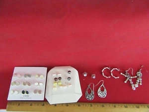 Lot 4 von 16.  19 Paar Ohrringe Silberfarben Perlen Mehrfarbig  - Bild 1 von 6