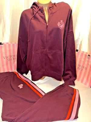 Victoria Secret Rosa Campus Sudadera con Capucha y Pantalones Deportivos Logo XL Último Conjunto Borgoña Foto 1 de 2