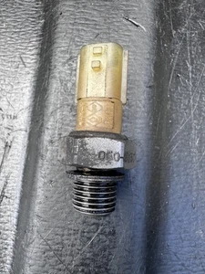 INFINITI FX30 QX70 M30 EX30 Oil Pressure Sensor 3.0 Diesel 175kw 2011 - Picture 1 of 5
