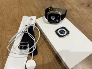 Apple Watch Ultra 49mm Titanium Case with Midnight Ocean Band + extra band - Photo 1 sur 2