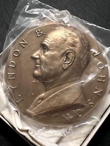 US MINT PRESIDENT LYNDON BANES JOHNSON LBJ 3" SERVICE MEDAL RESTRIKE B997 - Picture 1 of 7