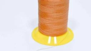 GP 0.73€/100m Elastisches Nähgarn Ocker Poly Elastic 1500 Meter Elastikfaden - Bild 1 von 2