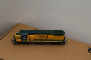 Athearn RTR EMD GP38-2, CNW Chicago and Northwestern #4602 DECO - Picture 1 of 4