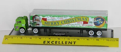 M2 Machines Christmas Moon Pie Auto Haulers 1960 Ford C-600 With Studebaker 1:64 - Image 1 of 4