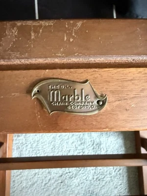 The B.L. Silla de biblioteca de nogal Marble Chair Company serie R440 6706 forma 116 Foto 1 de 4