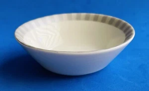 Singapore Airlines First Class Nut Dish - Gray-bar Rim - Picture 1 of 4