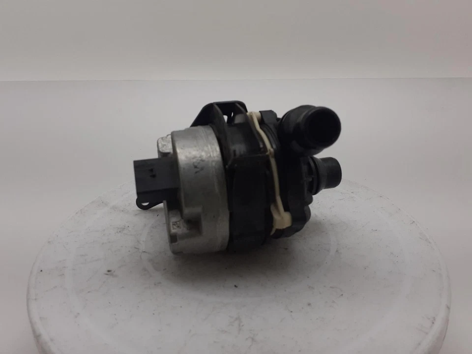 ASTON MARTIN DB11 Water Pump 2016-2023  - Image 1 of 4