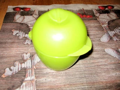 grüne Tupperware Apfeldose, Brotzeitdose, Obstdose in Apfelform - Bild 1 von 4
