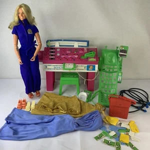 Lotto abiti Kenner Bionic Woman action figure 1977 con borsa missione - Foto 1 di 19