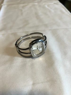 Reloj de puño para mujer - Marca Bongo - Elegante correa plateada Foto 1 de 4