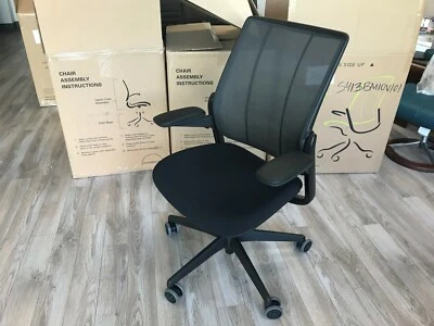 Silla de Tareas Inteligente HumanScale Diffrient Brazos Ajustables Marco Negro Tela Negra Foto 1 de 4