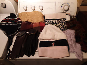 Women's Lot of 13 Assorted Pairs of Gloves/Hats/Scarves — Winter Lot