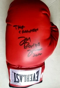 2015 UFC JON JONES BOXING GLOVE AUTO!! JSA!! FULL SIGNATURE!! "THE CHAMPION" - Picture 1 of 3