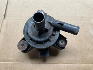 Lexus CT200h bj2012 Zusatzwasserpumpe Toyota Auris Prius G904047090 - Bild 1 von 3