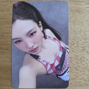 Tarjeta fotográfica oficial Nayeon dos veces cuarto álbum esto es para Kpop genuino - Imagen 1 de 2
