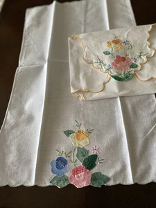 Vintage ~ Rollkorbeinsatz und Gästetuch ~ weiß mit gestickter Applikation Blumen - Bild 1 von 7