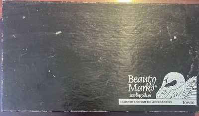 CONJUNTO DE ESCOVA COSMÉTICA EM PÓ VINTAGE TOALHA MARCAS DE BELEZA PRATA ESTERLINA CAIXA NÃO USADA - Imagem 1 de 4
