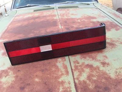 Lente de luz trasera derecha Ford Escort 1983 1984 1985 OEM 83 84 85 Foto 1 de 4