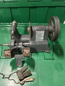 Vintage Briggs & Stratton Vintage manueller Schlüsselschneider Vervielfältiger - Bild 1 von 10