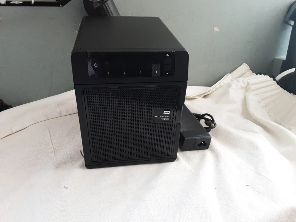 Western Digital DX4000 Network Storage Server .ref:CD_18  - Image 1 of 4
