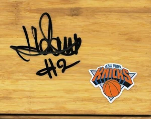 Tablero de piso firmado por Maurice Ndour de los New York Knicks certificado de autenticidad - Imagen 1 de 1