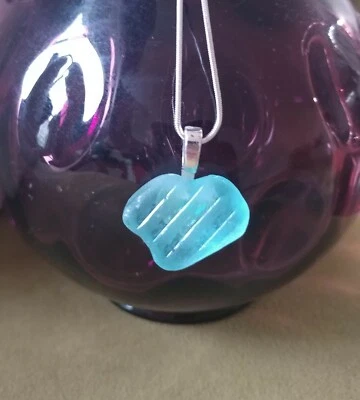 Colgante Cristal Marino Azul Hielo: Forma de Corazón en Cadena S.S. de 20". Foto 1 de 2