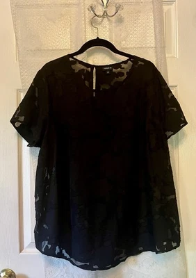 Blusa Torrid 1 macia preta de renda plus size 1X manga curta - Imagem 1 de 4