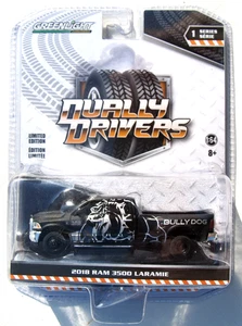 Greenlight Dually Drivers Series 1 2018 Dodge Ram 3500 Laramine Bully Dog negro - Imagen 1 de 5