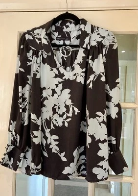 Lovely M&S Blouse Size 16 - Image 1 of 4