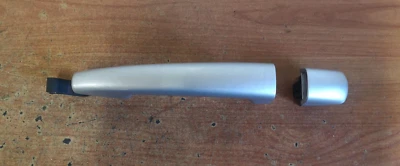 ВНЕШНЯЯ РУЧКА ЗАДНЕЙ ДВЕРИ СО СТОРОНЫ ПАССАЖИРА PEUGEOT 207 2008 NSR 9681635077 - Изображение 1 из 4