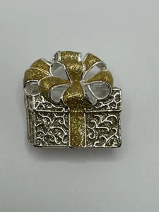 CHRISTMAS PRESENT GOLD GLITTER BOW WRAPPED GIFT BOX RIBBON HOLIDAY BROOCH PIN - Picture 1 of 3