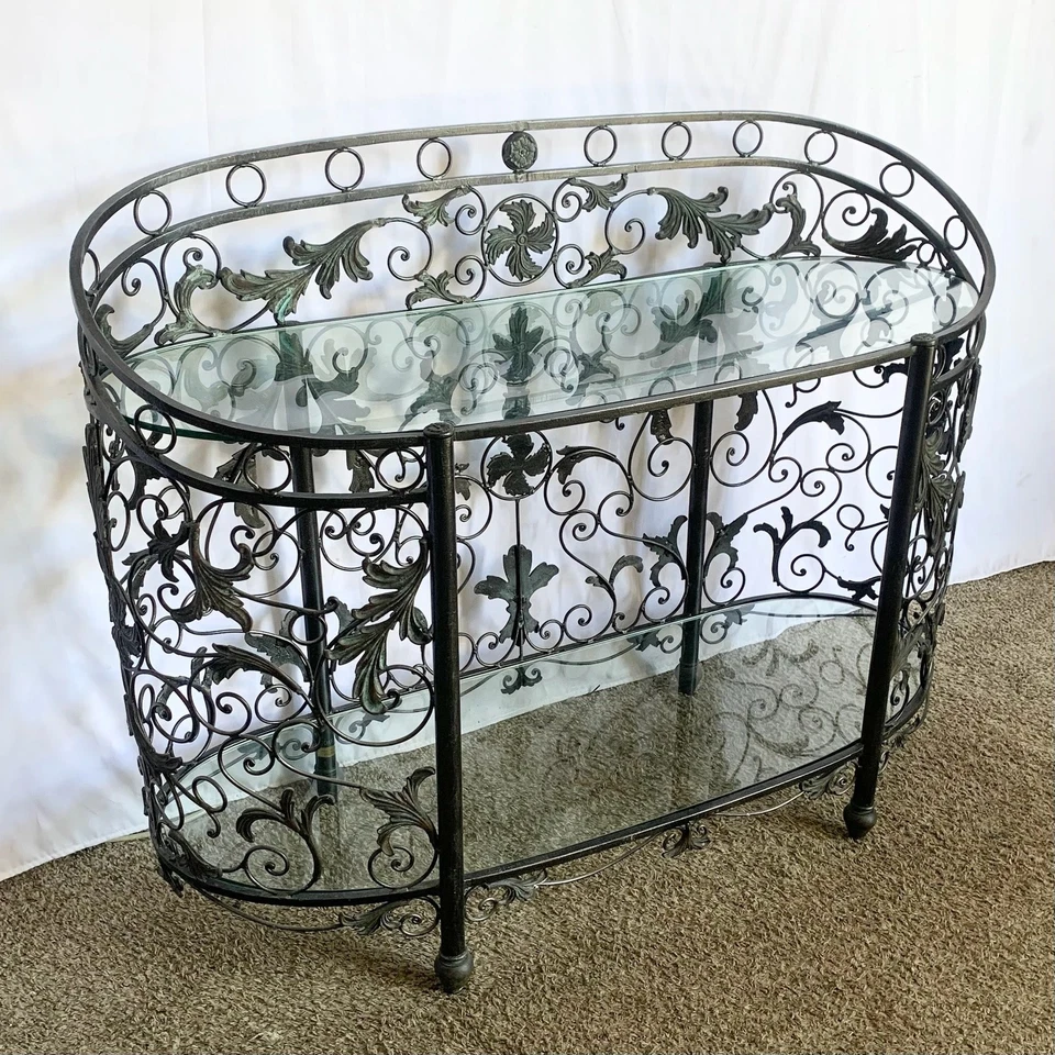 Mesa consola vintage de hierro forjado ovalada de dos niveles con tapa de vidrio de Mainland Smith Foto 1 de 1