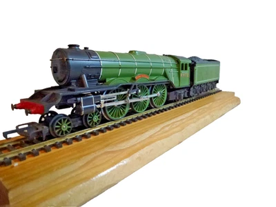 HORNBY R398 LNER A3 4472 " FLYING SCOTSMAN " LNER APPLE GREEN - Image 1 of 2