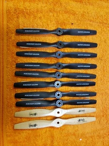 Master Airscrew Propeller - Lot Of 10 Props - 8 Nylon 7 X 4 & 2 Of 7 X 3.5 Wood - Picture 1 of 9