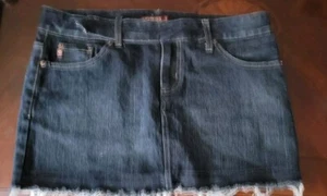 Super Cute Hot Kiss Womans/ Juniors Size 11 Skirt - Picture 1 of 10