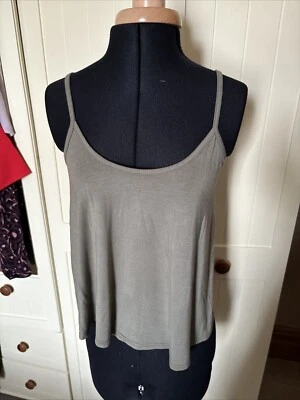 BOOHOO Petite Chaleco con Tirantes Top Talla 6 Caqui Verde Fino Elastizado Jersey Sin Mangas Foto 1 de 4
